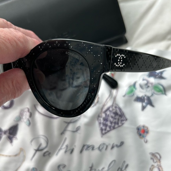 Chanel Black Sunglasses - Picture 1 of 13